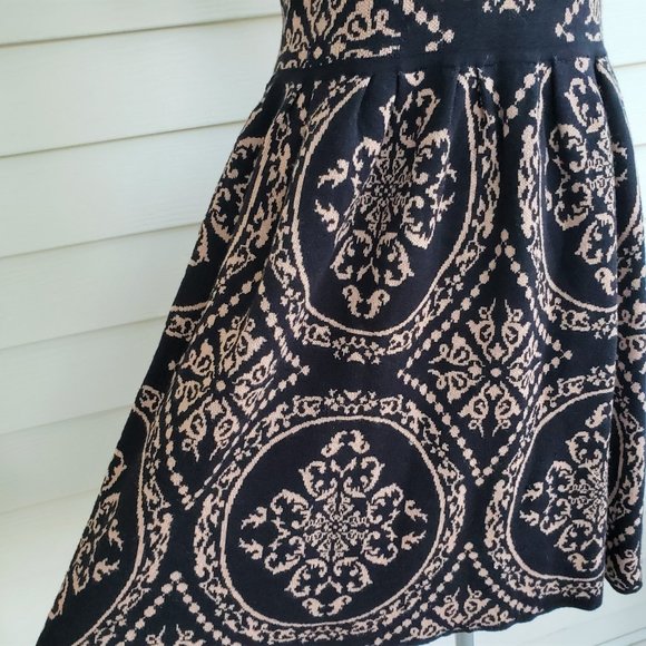 Romeo and Juliet Couture form fitting short sleeve sweater dress - Picture 2 of 8